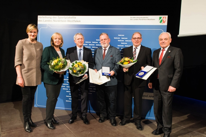 Helmut Biermann mit NRW-Sportplakette ausgezeichnet